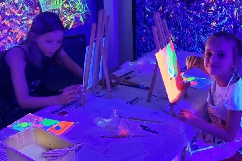 Fluorescent painting studio in Lyon in an art gallery