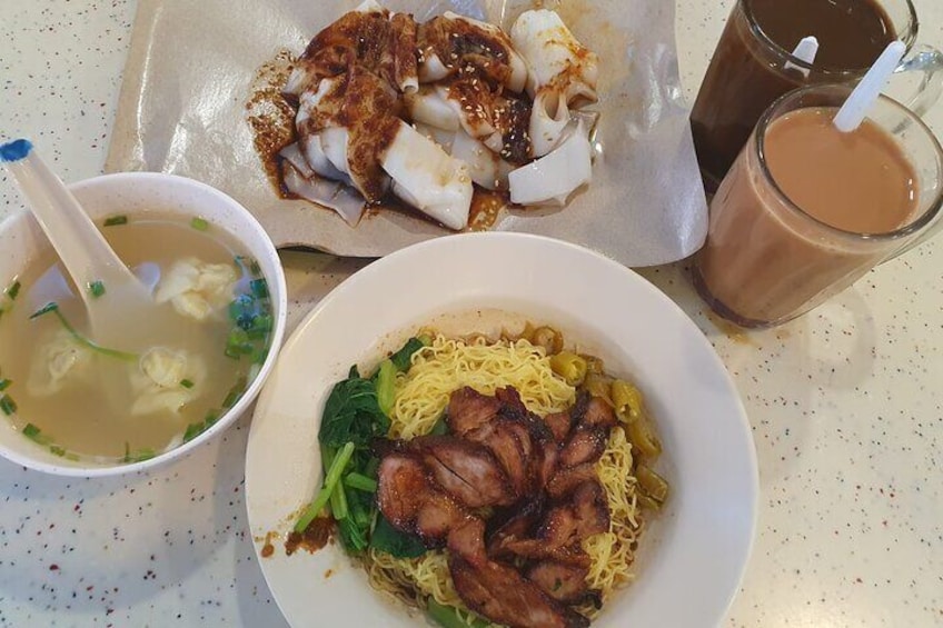 Chinatown Heritage and Local Street Food Small Group Tour