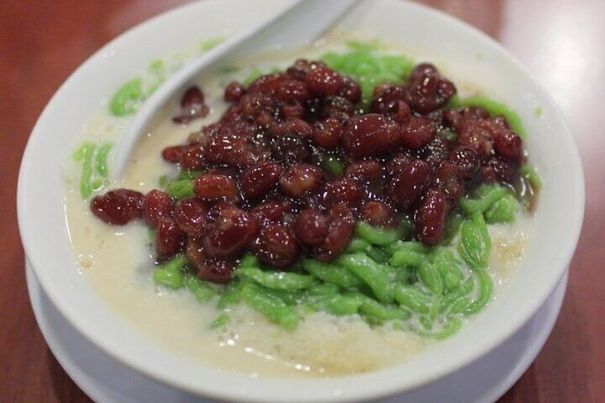 Chinatown Heritage and Local Street Food Small Group Tour