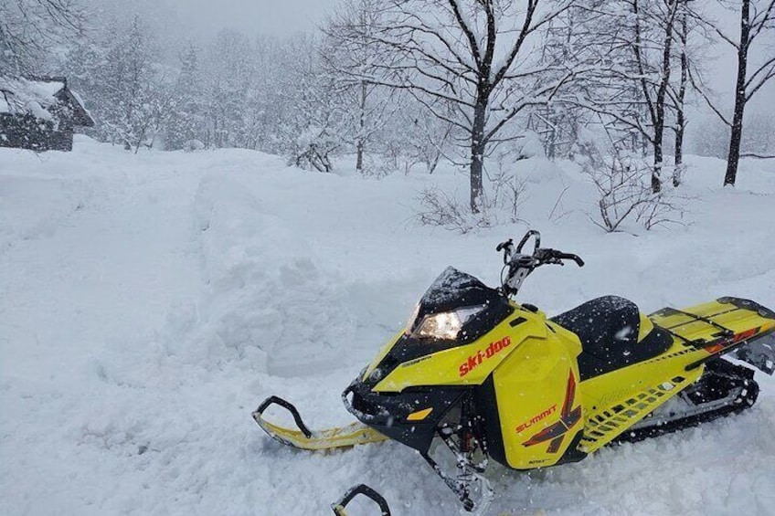 Winter Holiday Snowmobiling in Nozawa Onsen Area