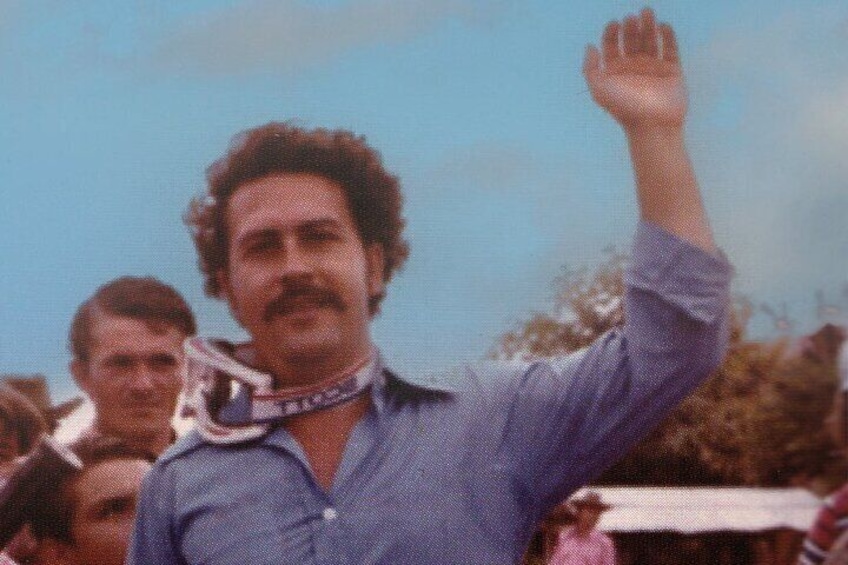 Pablo Escobar Tour; his Beginnings in Crime