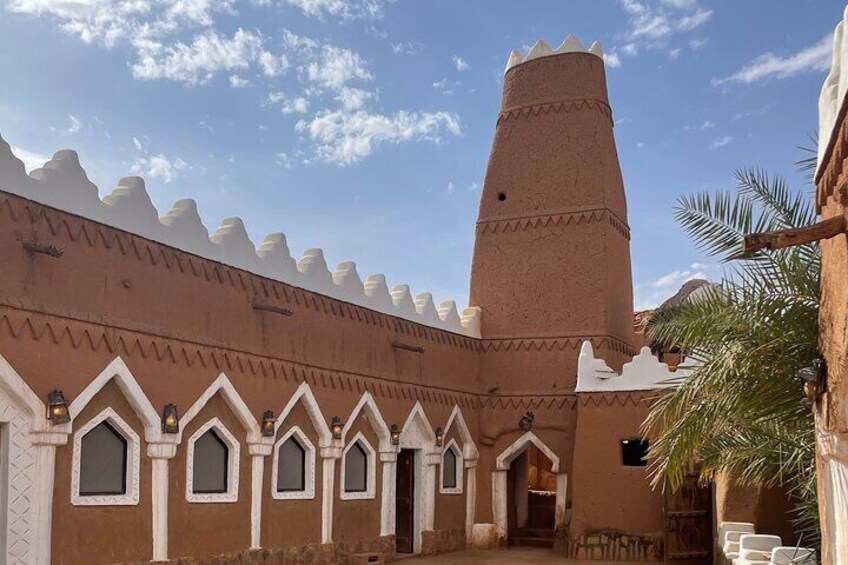 A mosque in Ushaiger heritage village.