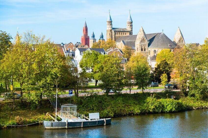 Maastricht Scavenger Hunt and Highlights Self-Guided Tour