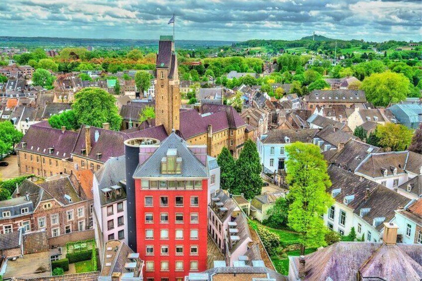 Maastricht Scavenger Hunt and Highlights Self-Guided Tour