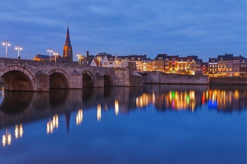 Maastricht Scavenger Hunt and Highlights Self-Guided Tour