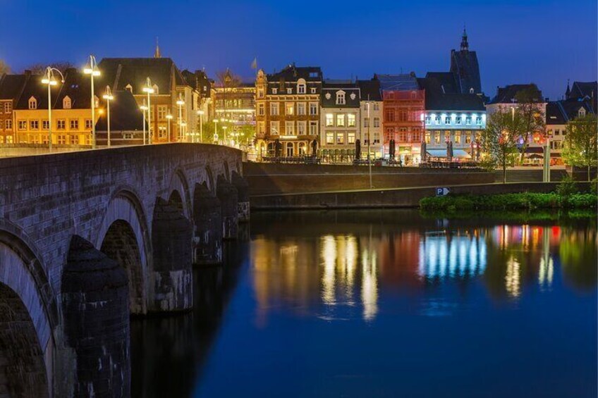 Maastricht Scavenger Hunt and Highlights Self-Guided Tour