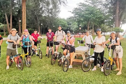 Historical Marina Bay and East Coast Bike Tour with Lunch