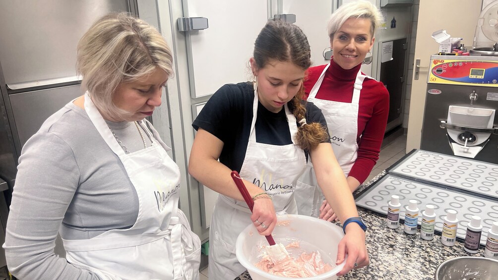 Behind the Scenes Macaron Baking Class in Paris