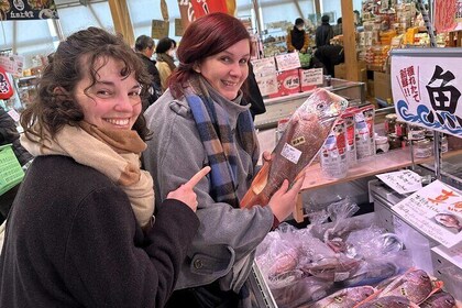 Kanazawa: 2-Hour Private Tour of Omicho Market with Tastings