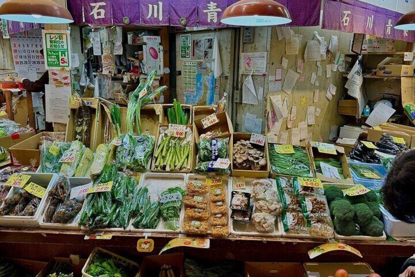 Kanazawa: 2-Hour Private Tour of Omicho Market with Tastings