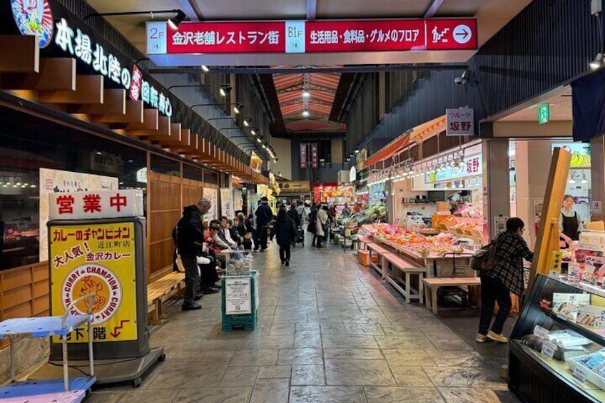 Kanazawa: 2-Hour Private Tour of Omicho Market with Tastings