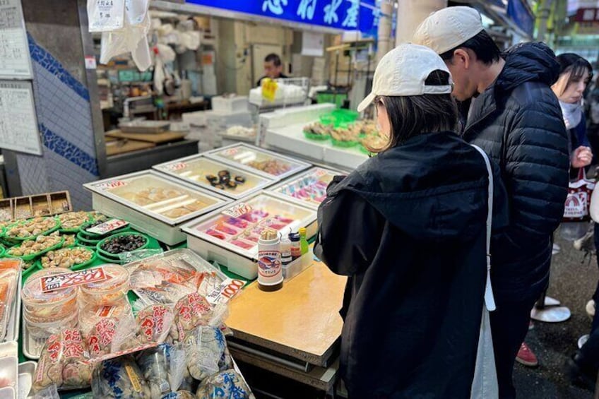 Kanazawa: 2-Hour Private Tour of Omicho Market with Tastings