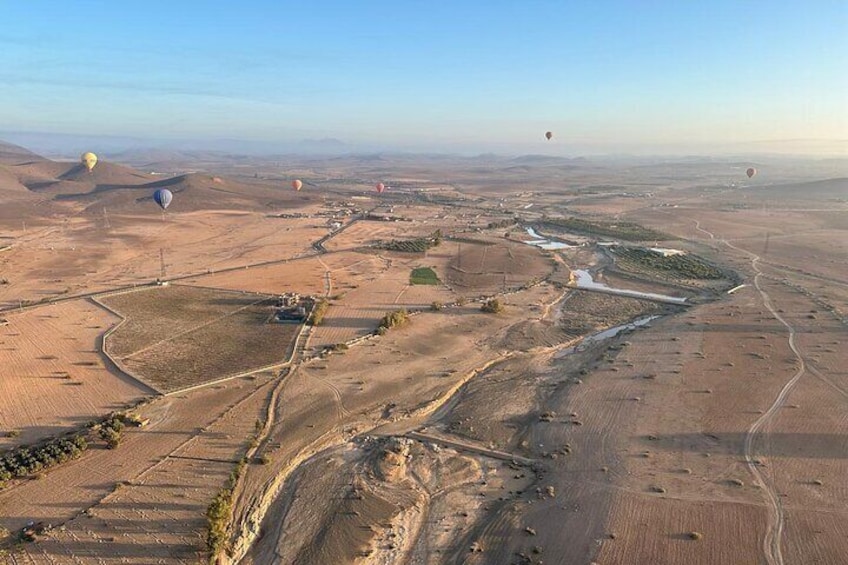 Balloon flight small nacelle 6 to 12 passengers.