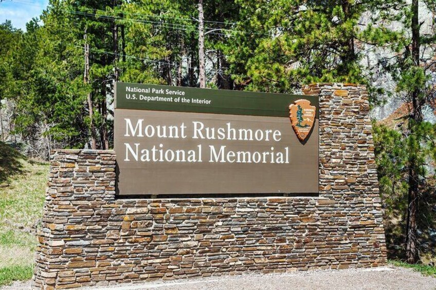 Mt Rushmore Sign