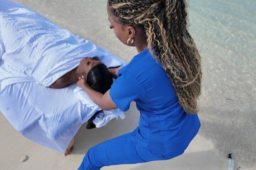 Beachfront bliss awaits in Nassau! Book your massage today 