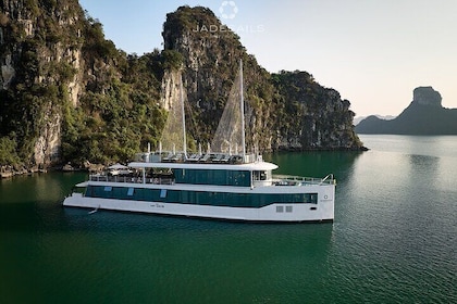 Från Halong Upptäck skönheten i Lan Ha Bay på JadeSails Cruise