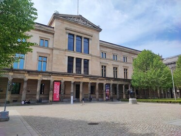 Berlin: Neues Museum Ticket & In-App Audio City Tour