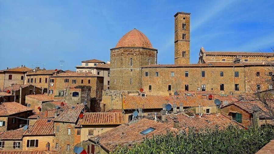 Private transfer Firenze - Pisa with stop in Volterra