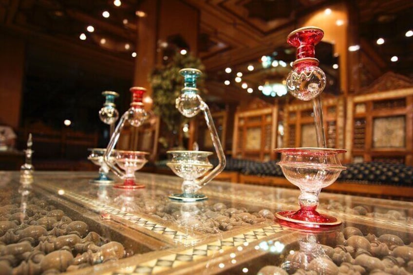 Cairo Crafts on Carpet Weaving with Perfume Oils and Papyrus