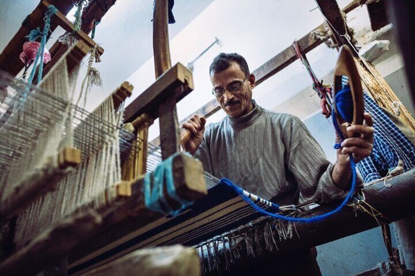 Cairo Crafts on Carpet Weaving with Perfume Oils and Papyrus