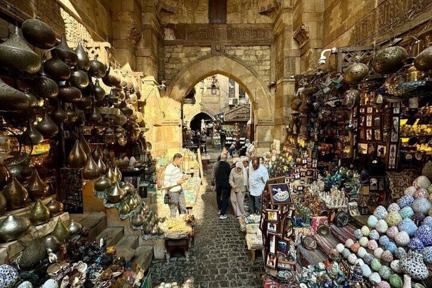 Cairo Crafts on Carpet Weaving with Perfume Oils and Papyrus