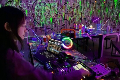 Paint-in-the-Dark X Taller de DJ en vivo