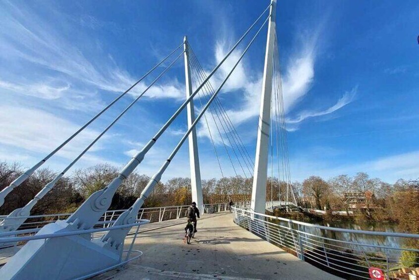 Panoramic Toulouse: E-Bike Tour with Cable Car Experience