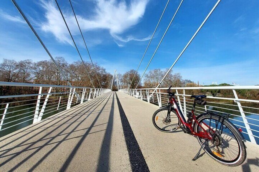 Panoramic Toulouse: E-Bike Tour with Cable Car Experience