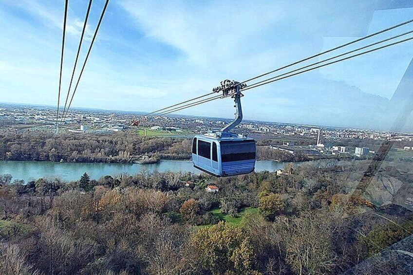 Panoramic Toulouse: E-Bike Tour with Cable Car Experience