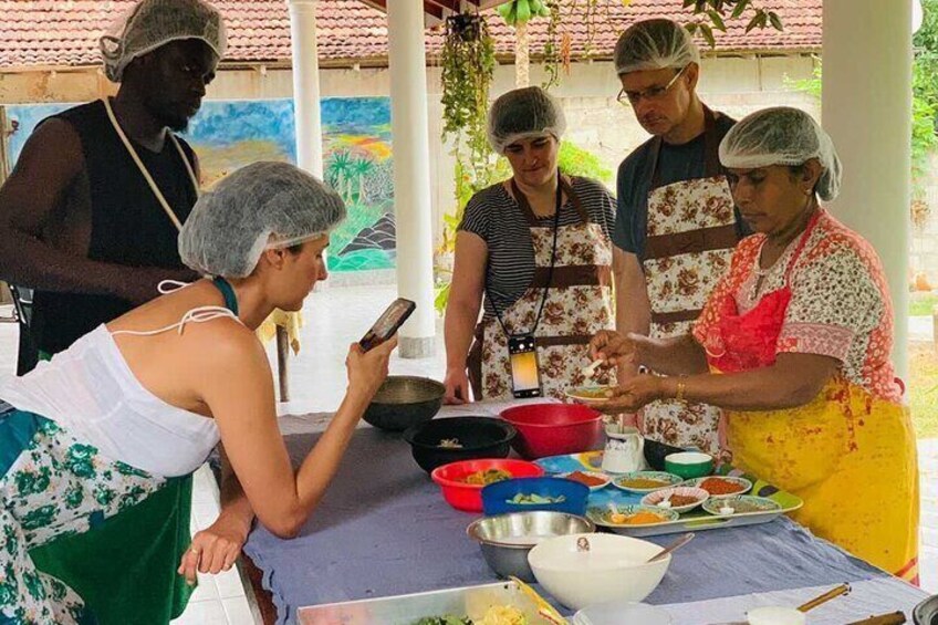 Authentic Sri Lankan Cooking Class in Mirissa