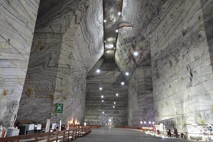 Huge Salt Mine, Lunch at Wine Cellar and Dracula's Tomb