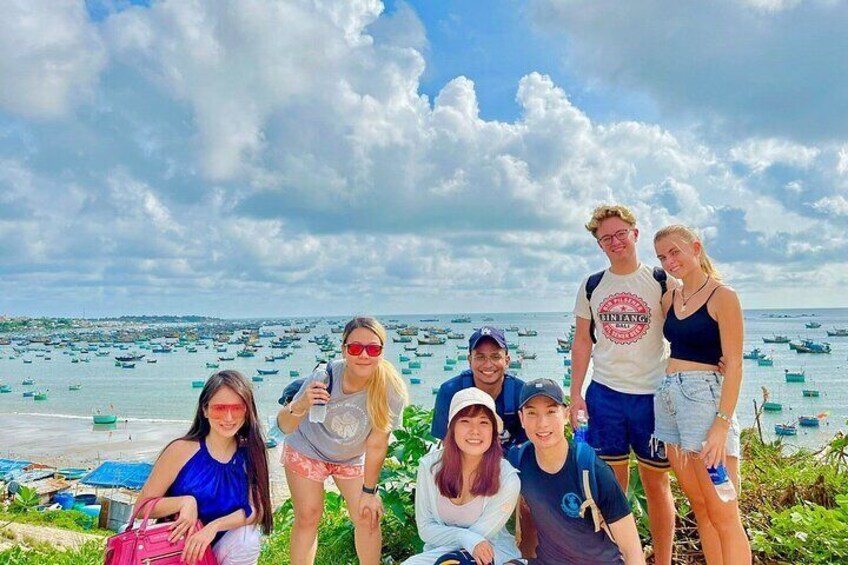 Mui Ne's Majestic Sand Dunes: Jeep Exploration with Local Guide
