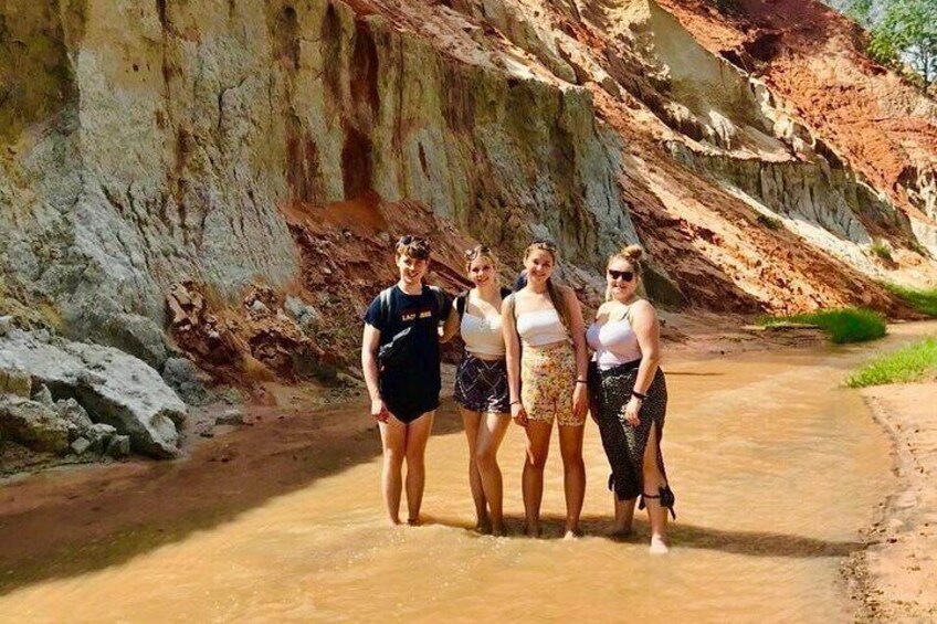 Mui Ne's Majestic Sand Dunes: Jeep Exploration with Local Guide