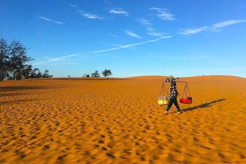 Mui Ne's Majestic Sand Dunes: Jeep Exploration with Local Guide
