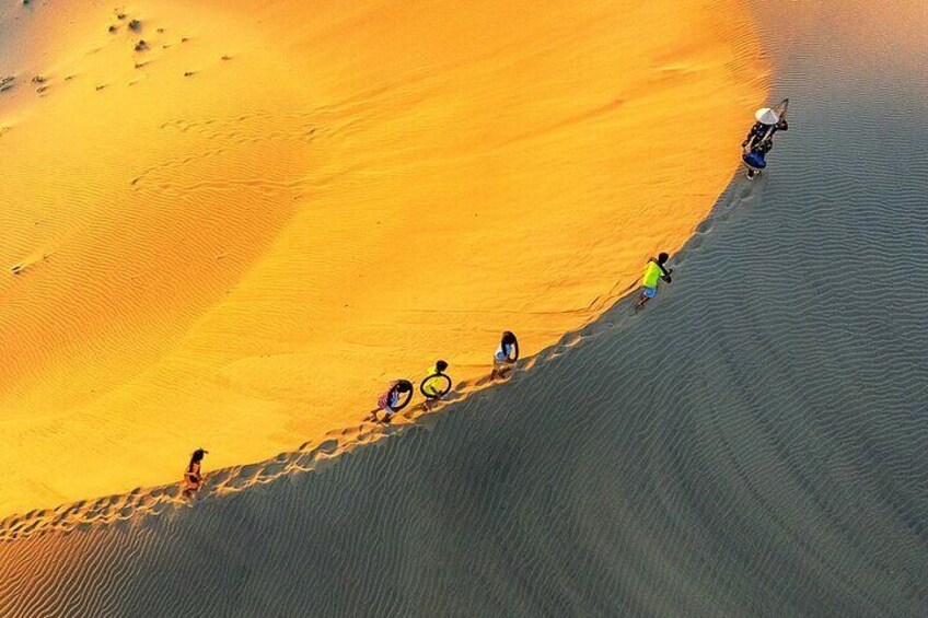 Mui Ne's Majestic Sand Dunes: Jeep Exploration with Local Guide
