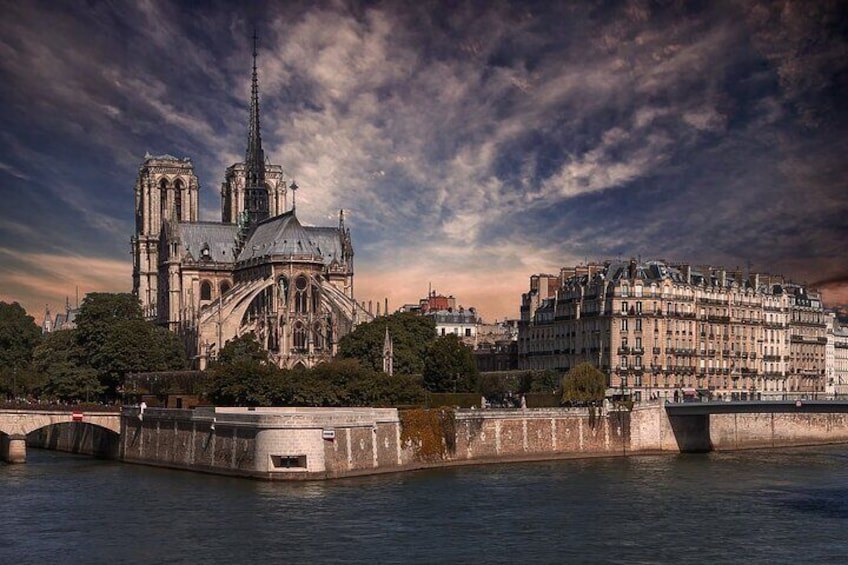 Notre Dame Cathedral Outdoor Walking Tour