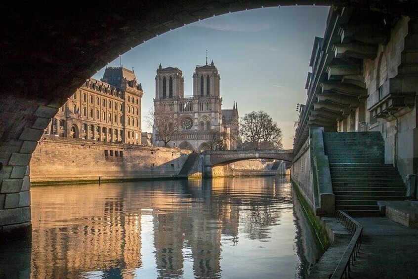 Notre Dame Outdoor Tour with Priority Access to the Cathedral