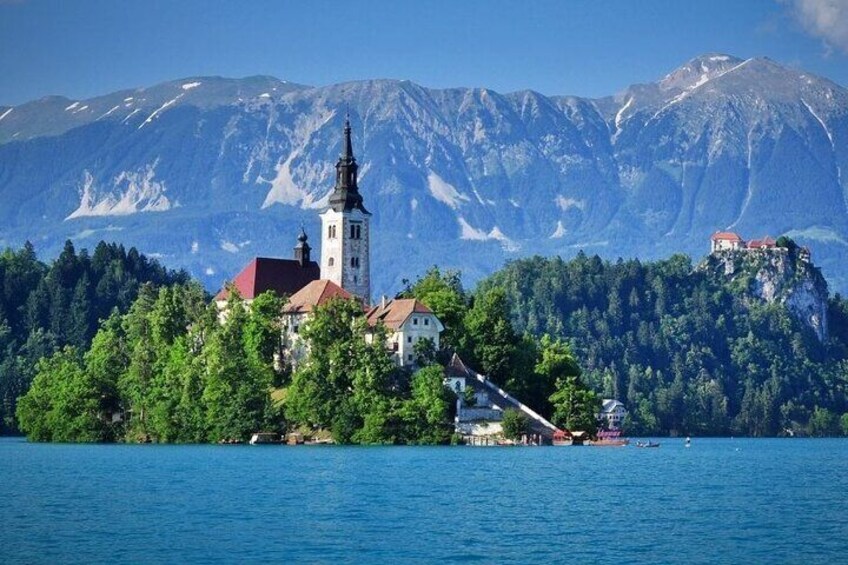 Bled-lake-with-castle-view-Slovenia