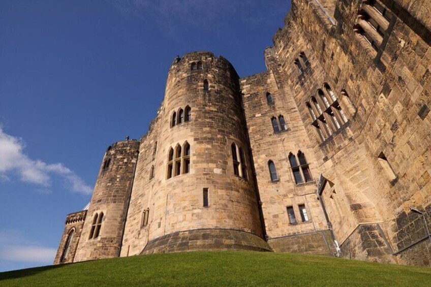 Alnwick Castle and Rosslyn Chapel Day Tour from Edinburgh