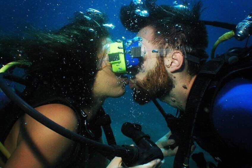 Underwater marriage proposal