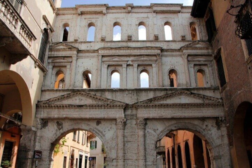 Romeo and Juliet Walking Tour with an APP from Verona