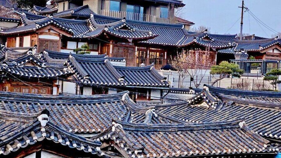 Tour Seoul’s oldest district with a storyteller from Bukchon