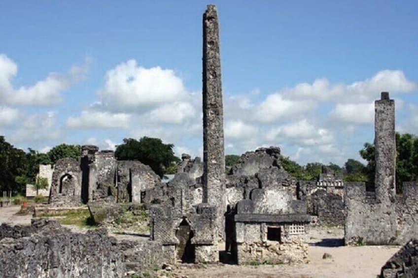 This archaeological site features remnants of a 13th-century Swahili settlement, including ancient mosques, tombs, and wells.