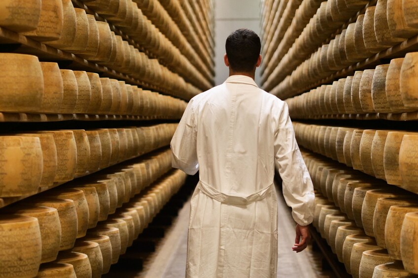 Discover Parma’s Flavors: Parmigiano & Prosciutto Food Tour