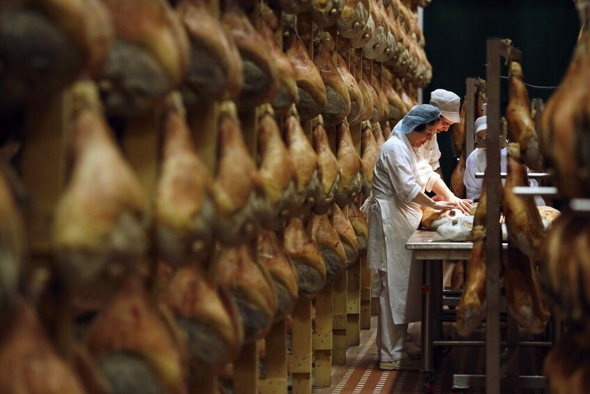 Discover Parma’s Flavors: Parmigiano & Prosciutto Food Tour