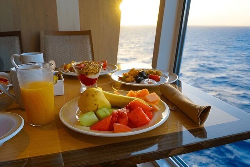 A mixed fruit platter pairs well with a variety of meals, from grilled meats to light salads or desserts, enhancing the overall dining experience.
