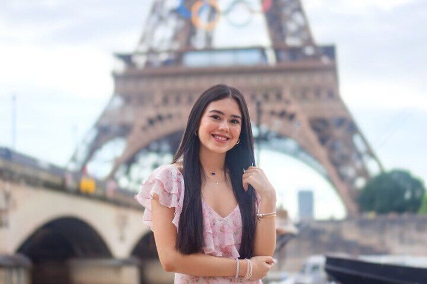 Professional Parisian Portraits: Eiffel Tower Experience