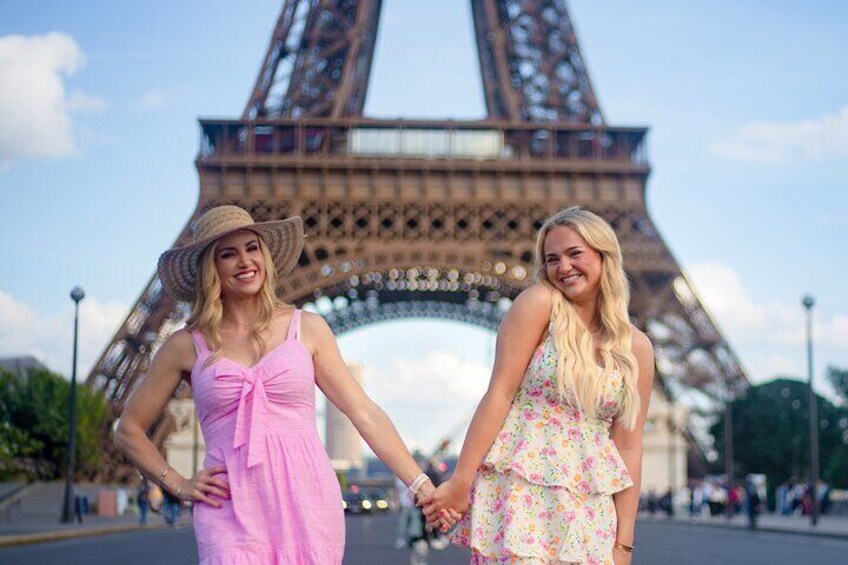 Professional Parisian Portraits: Eiffel Tower Experience