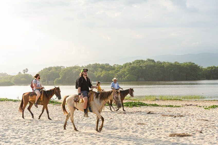 Horseback Riding Tour on the Beach in Puerto Escondido