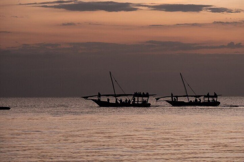 Private Romantic Sunset and Dinner Cruise With Live Music
